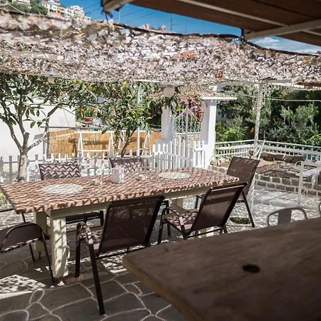 The Garden House Apartment