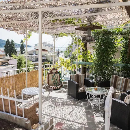 Апартаменты The Garden House Кавала