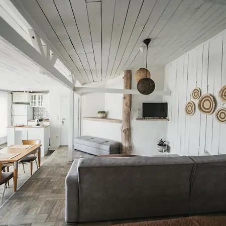 The Garden House Apartment *