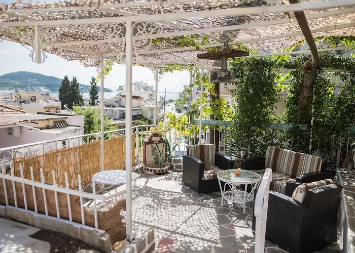 Апартаменты The Garden House Кавала
